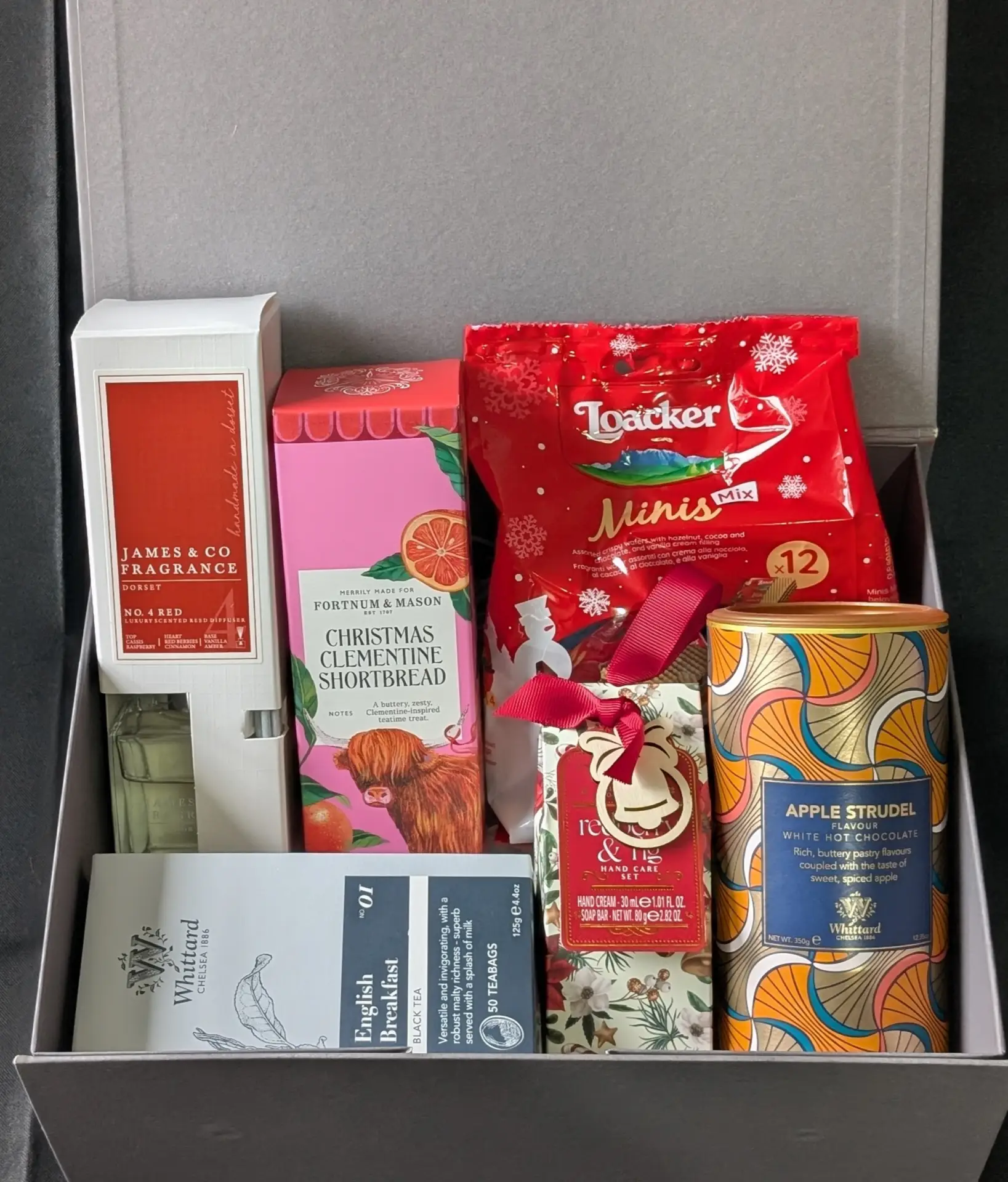 Festive gift hampers UK